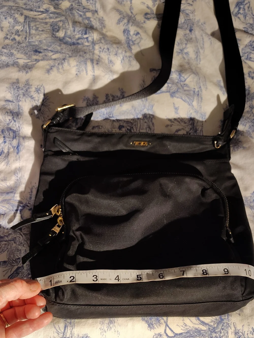 Tumi Vinyl Black Crossbody Bag - Casual Everyday Shoulder Bag With Gold Hardware